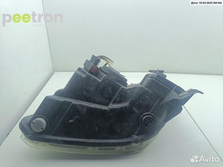 Б/У Б/У Фара правая отломано одно верхнее