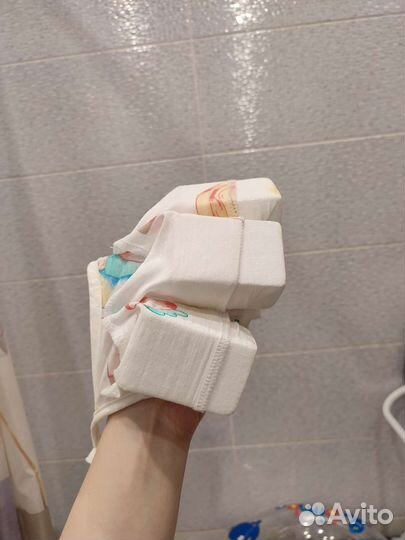 Круг на шею для купания и чепчики 