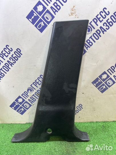 Обшивка стойки правая Ssangyong Rexton Rx270