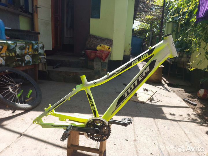 Рама от велосипеда totem 26-121 с педалями