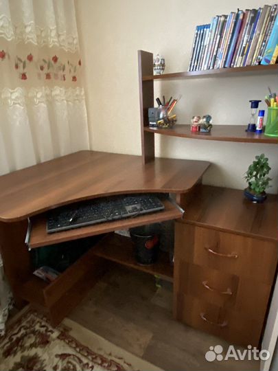 Компьютерный стол