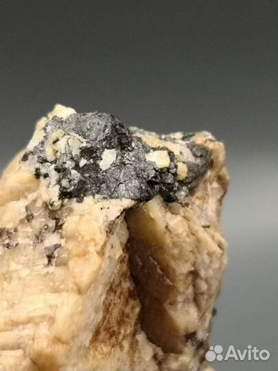 Магнетит, полевой шпат, дымчатый кварц