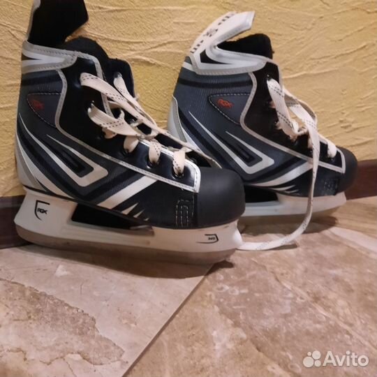 Коньки хоккейные