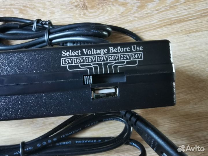 Блок питания универсальний, с набором штекеров