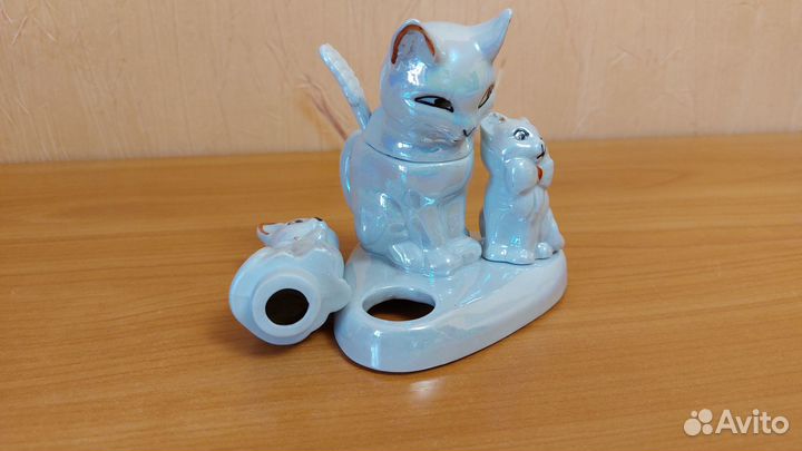 Фарфоровая статуэтка-солонка 