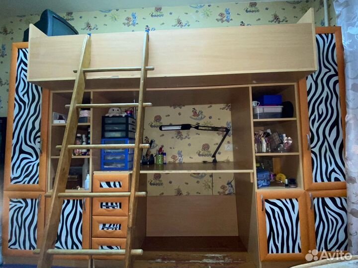 Кровать двухьярусная