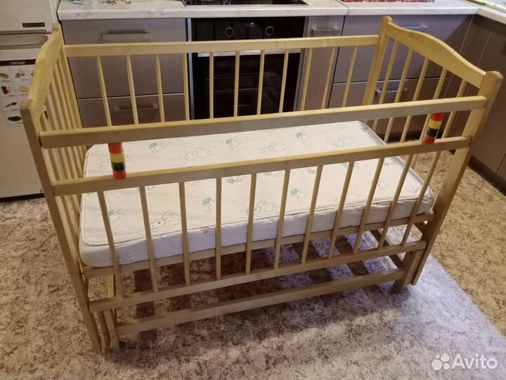 Детская кровать с маятником + матрас