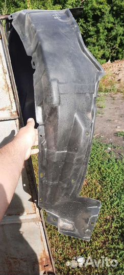 Подкрылок левый на короллу 150