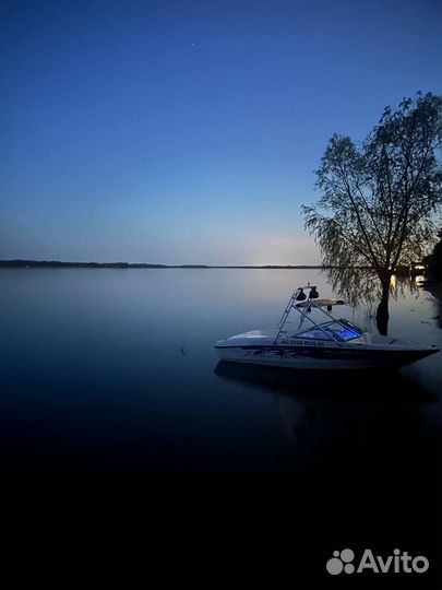 Аренда катера \ Прогулки на катере \ Вейкборд