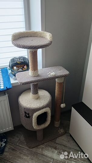 Кошачий домик с когтеточкой