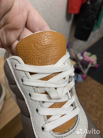 Кроссовки adidas sharks