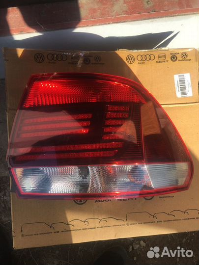 Фонарь задний правый Фольцваген поло