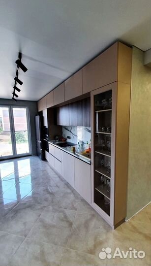 Кухня в потолок на заказ