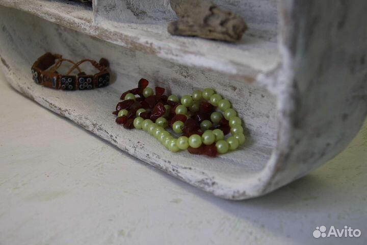 Полка для сувениров, камней, артефактов