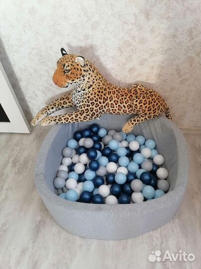 Сухой бассейн с шариками