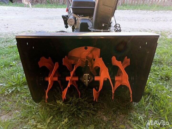 Снегоуборщик бензиновый самоходный