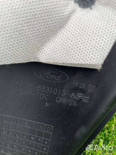 Обшивка салона задняя левая Ford Mustang