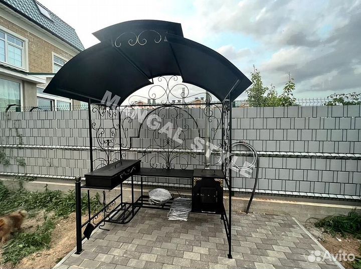 Мангал с крышей