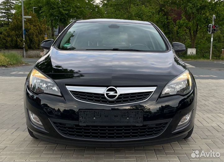 Капот от opel astra J 2009-2017