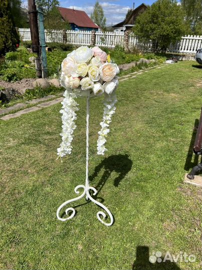 Стойки металические под кашпо/ декоративные цветы