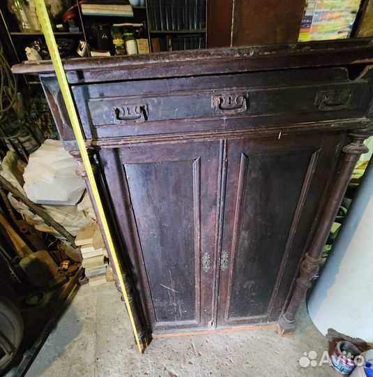 Старинный антикварный ореховый полубуфет поставец
