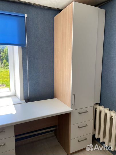 Рабочая зона около окна