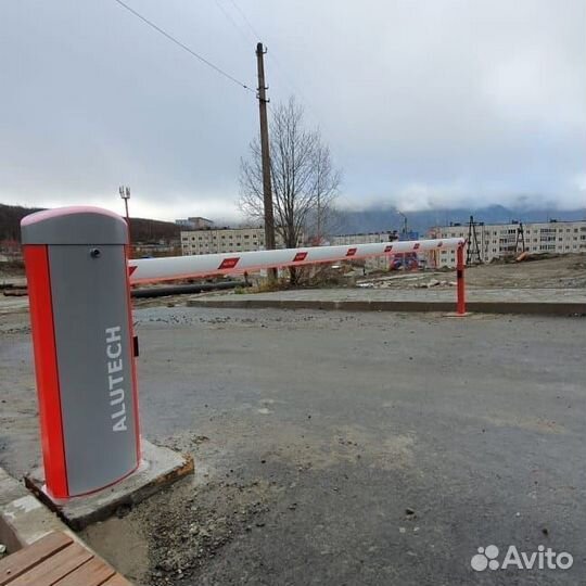 Автоматический шлагбаум