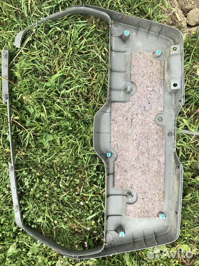 Обшивка крышки багажника forester sg