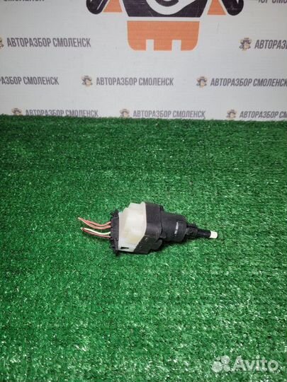 Датчик включения стопсигнала Volkswagen Golf