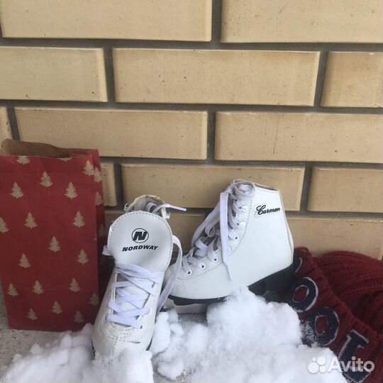 Коньки детские белые