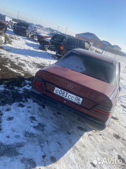 В разборе Мерседес 124