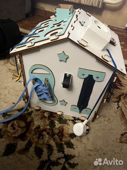 Бизиборд домик