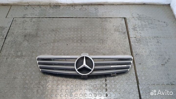 Решетка радиатора Mercedes CLS C219, 2007