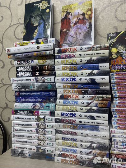 Много манги, комиксов, журналов, фигурок