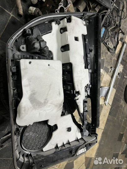 Обшивка двери передняя правая Mazda 3 2008-2011