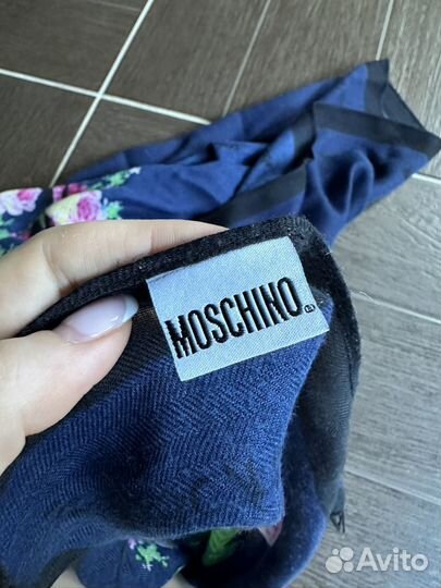 Палантин Moschino, оригинал