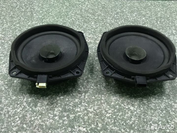 Пара штатных задних динамиков Паджеро 3
