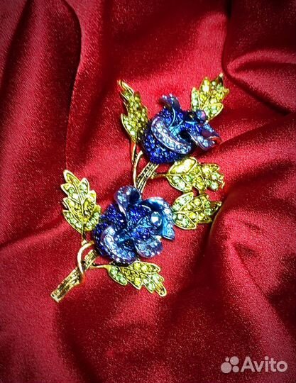 Бижутерия ювелирная. Брошь синие розы