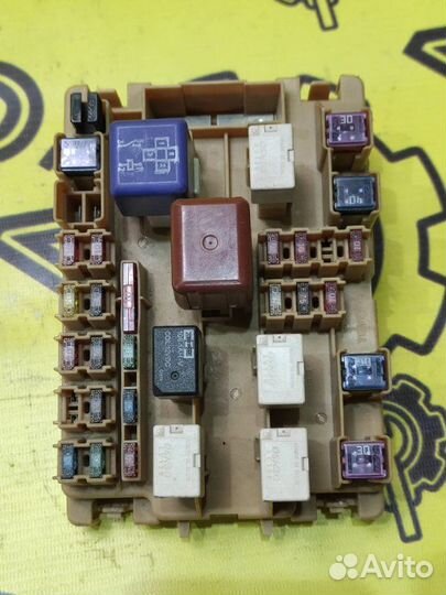 Блок предохранителей под капот Toyota Vista ZZV50