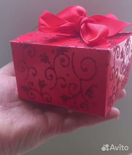 Коробка подарочная с лентой