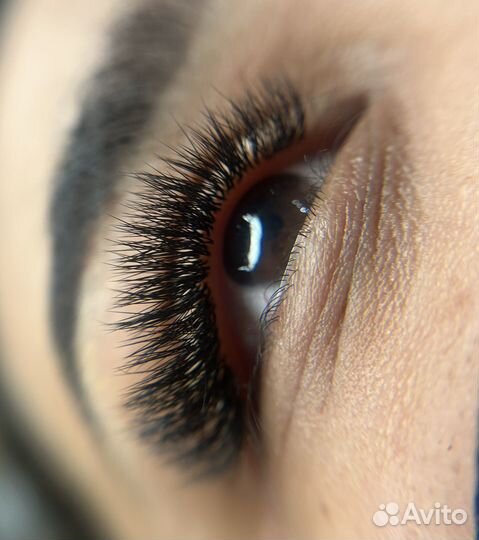 Модель на наращивание ресниц