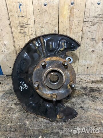 Поворотный кулак правый Toyota Corolla Verso