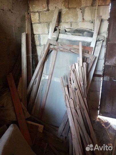 Деревянные двери, рамы, доски