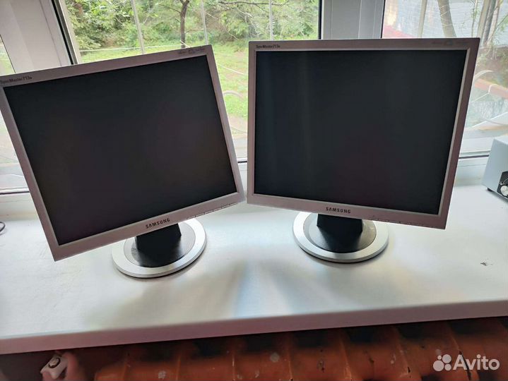 Монитор Samsung SyncMaster713n