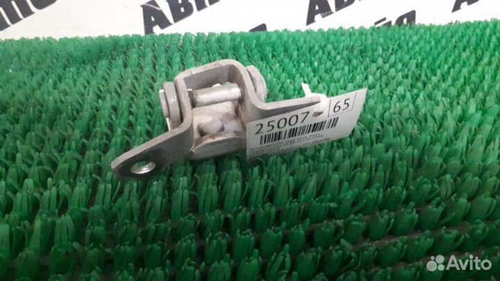 Петля дверная верхняя задняя правая Toyota Corolla