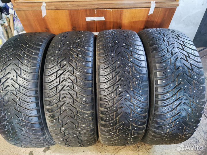 Nokian Tyres Hakkapeliitta 8 SUV 235/60 R18 107T