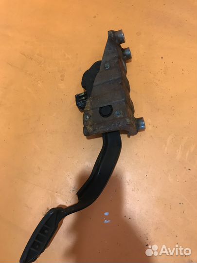 Педаль газа на Land Rover Discovery 3