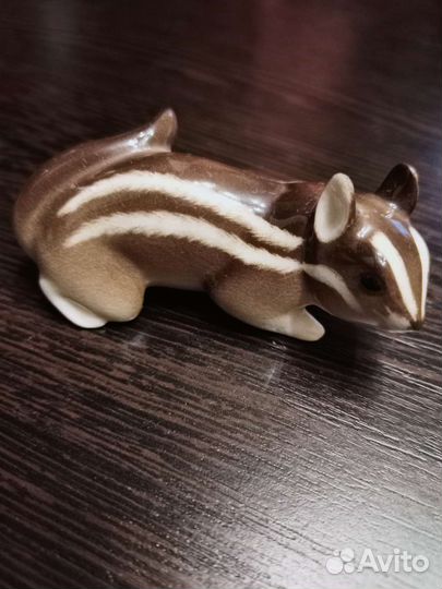 Фарфоровая статуэтка 