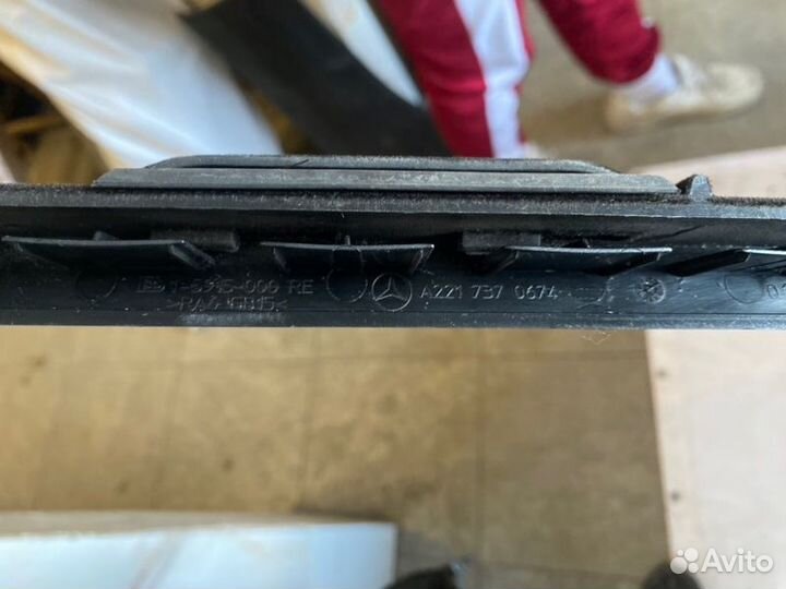Молдинг стекла задний правый Mercedes-Benz S-Klass