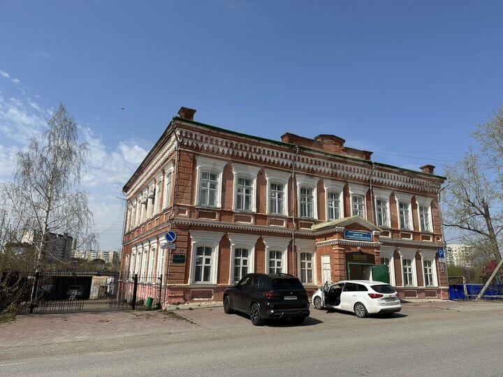 Здание, 611 м²